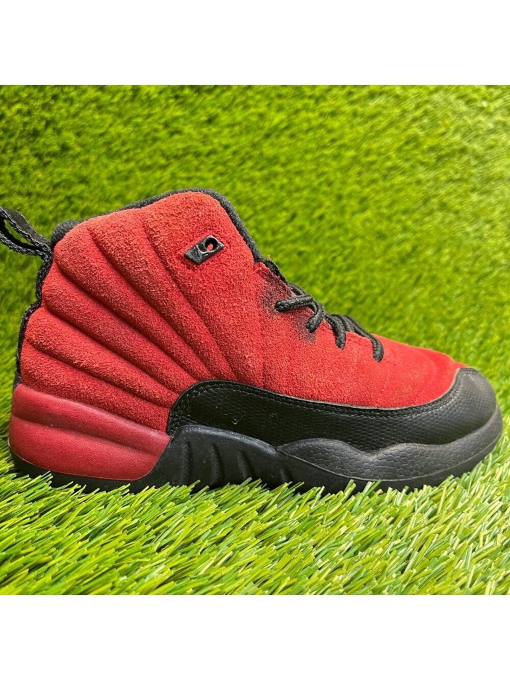 Nike Air Jordan 12 Retro Boys Size 13.5C Red Black Basketball Shoes Sneakers